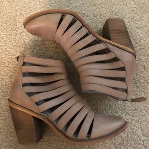 Hinge Cutout Leather Bootie